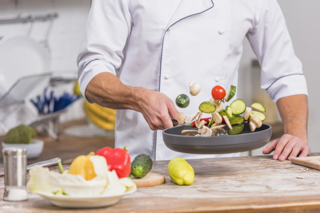 chef-cocina-cocinando-verduras_23-2148006213